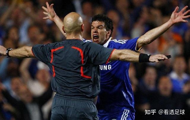 乐鱼APP-多特蒙德遭遇争议判罚，裁判组回应：执法公正，进行更多控制.-乐鱼APP